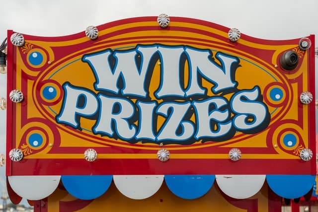 Fairground attraction sign saying win prizes